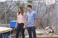 Scorpion – Paige (Katharine McPhee, l.) ist sich sicher, dass Walter (Elyes Gabel, r.) Freunde außerhalb des Scorpion Teams braucht. Walter sieht das jedoch ein wenig anders ...