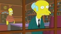 Die Simpsons – Zu Marges Unverständnis arbeitet Homer (l.) weiterhin für Mr. Burns (r.), obwohl er Fracking unterstützt ...