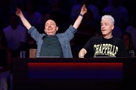 Wer weiß denn sowas? – Rateteam-Kapitän Bernhard Hoëcker (l.) und der Komiker und Autor Michael Mittermeier (r.) bilden ein Rateteam.