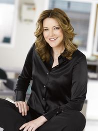 Scrubs - Die Anfänger – (7. Staffel) - Jordan Sullivan (Christa Miller), Aufsichtsrätin des Krankenhauses, ist eine der wenigen, die ihrem Ex-Ehemann Dr. Cox die Stirn bieten kann ...