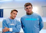 Der Bergdoktor – (v.li.) Mark Keller (Dr. Alexander Kahnweiler), Hans Sigl (Dr. Martin Gruber).