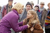 Danni Lowinski – Nachdem Danni (Annette Frier, l.) einer Taschendiebin (Luna Jakob, r.) im Reflex eine "Backpfeife" gegeben hat, wird sie zu Sozialstunden verdonnert ...