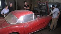 Fast N' Loud – Richard Rawlings, Aaron Kaufman and Hannah and Stephen Melcer survey the 1962 Corvette.