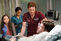 Chicago Med – (l.) April Sexton (Yaya DaCosta), (r.) Will Halstead (Nick Gehlfuss)