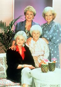 Golden Girls – L-R: Dorothy Zbornak (Bea Arthur), Blanche Devereaux (Rue McClanahan), Sophia Petrillo (Estelle Getty), Rose Nylund (Betty White)