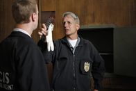Navy CIS – Ein neuer Fall wartet auf Gibbs (Mark Harmon, r.) und McGee (Sean Murray, l.) ...