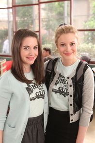 Community – Eine aufregende Zeit wartet auf Britta (Gillian Jacobs, r.) und Annie (Alison Brie, l.) ...