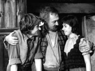 Hans Röckle und der Teufel – V.l.n.r.: Jacob (Matthias Günther, Meister Hans Röckle (Rolf Hoppe), Luisa (Simone v. Zglinicki).