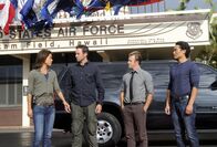 Hawaii Five-0 – Ein neuer Fall wartet auf Steve (Alex O'Loughlin, 2.v.l.), Danny (Scott Caan, 2.v.r.), Chin (Daniel Dae Kim, r.) und Kono (Grace Park, l.) ...