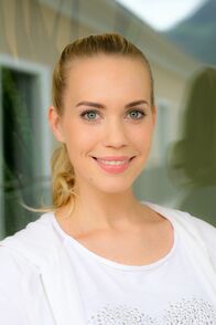 Die Rosenheim-Cops – Sina Pollinger (Lara-Isabelle Rentinck).