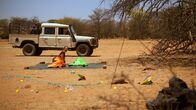 OLI's Wilde Welt - In Afrika – OLI und Davinas Zeltlager wurde von einem Warzenschwein verwüstet.