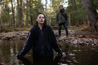 Revival – Romy Weltman als Martha 'Em' Cypress und Andy McQueen als Ibrahim Ramin