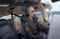 Die Rätsel der Wolken – Neben ihrer Arbeit als Hebamme ist Julia Rexroth von Frühjahr bis Herbst als Hagelabwehrfliegerin im Einsatz.