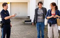 Watzmann ermittelt – Steffi Halder (Sina Wilke, r.) wird von ihrem Ex-Freund Johannes Sterzl (Tommy Schwimmer, M.) bedroht, da kommt Max Ruffer (Nepo Fitz, l.) auf die beiden zu.