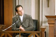 Monk – Monk (Tony Shalhoub) hat mal wieder einen Mörder überführt und soll nun vor Gericht als Zeuge aussagen. Doch die Gegenseite hat einen gewieften Staranwalt engagiert, der Monk im Zeugenstand gnadenlos attackiert.