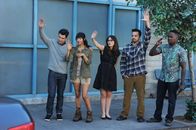 New Girl – v.r.) und Winston (Lamorne Morris, r.) ...
