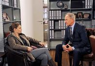 Rote Rosen – ARD ROTE ROSEN FOLGE 1218 Uhr im ERSTEN. Roman (Johannes Terne, r.) will sich auf Fenjas (Carola Schnell, l.) Berufswunsch einlassen, wenn sie sich einen guten Ausbildungsplatz sucht.