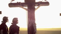 Die glorreichen 10 – Für die Christen beweist Jesus, dass mit dem Tod nicht alles vorbei ist. Am dritten Tag steht er von den Toten auf. Eigentlich unglaublich. Eigentlich.