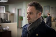 Elementary – Plötzlich selbst unter Verdacht: Holmes (Jonny Lee Miller) soll in der Hochphase seines Drogenkonsums eine Frau ermordet haben ...
