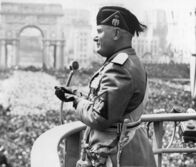 Bauplan des Bösen – Der neue Cäsar: Im Zweiten Weltkrieg paktiert Italien unter der Führung Benito Mussolinis mit Hitler-Deutschland.