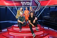 Kaum zu glauben! XXL – Moderator Kai Pflaume mit dem Rateteam: Bernhard Hoecker, Hubertus Meyer-Burckhardt, Stephanie Stumph, Wincent Weiss