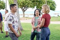 Magnum P.I. – L-R: Thomas Magnum (Jay Hernandez), Jin Jeong (Bobby Lee) und Juliet Higgins (Perdita Weeks)