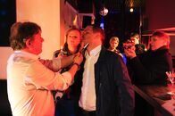 SOKO Stuttgart – Martina Seiffert (Astrid M. Fünderich, 3.v.r.), Rico Sander (Benjamin Strecker, 2.v.r.), Michael Kaiser (Karl Kranzkowski, r.), Aleksander Bansky (Marc Ben Puch, M.), Doro Lösl (Nina Petri, 2.v.l.) und Klaus Bühler (Claude-Oliver Rudolph, l.).