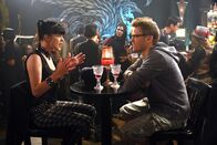 Navy CIS: L.A. – Um einen Mordfall aufzudecken wird Abby (Pauley Perrette, l.) ins Spiel gebracht. Als sie dann mit Eric (Barrett Foa, r.) in einem Goth-Club ist, wird sie entführt. Ein Wettlauf mit der Zeit beginnt ...