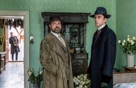 Vienna Blood – L-R: Vermieter (Attila Árpa), Oskar Rheinhardt (Juergen Maurer), Max Liebermann (Matthew Beard).