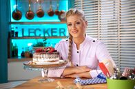 kochen & backen – Maries Simons Hingucker: Dripping cake, bei dem eine glänzende Ganache aus Schokolade und Sahne tropfenförmig den Kuchen herunterläuft. Der schöne Backtrend mit der einmaligen Optik passt zu Ostern, zum Geburtstag, als Hochzeitstorte...