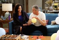 Man with a Plan – Als Adam (Matt LeBlanc, r.) eine übereilte Entscheidung trifft, bekommt er Ärger mit seiner Frau Andi (Liza Snyder, l.) ...