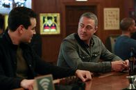 Chicago Fire – Gespräche über die Zukunft, l-r: Alberto Rosende als Gallo, Taylor Kinney als Kelly Severide