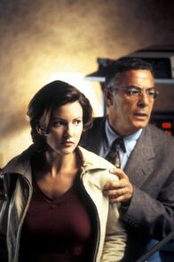 Diagnose: Mord – Ruth Chandler (Leslie Horan, l.); Dr. Ed Quiller (Richard Romanus, r.)