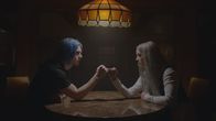 American Horror Story – Kai Anderson (Evan Peters, l.); Winter Anderson (Billie Lourd, r.)
