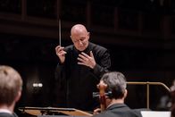 Solidaritätskonzert für die Ukraine – Das Konzerthausorchester Berlin und Dirigent Christoph Eschenbach setzen ein musikalisches Zeichen der Solidarität mit der Ukraine.