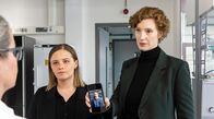 Tatort – Die Ermittlerinnen Liv Moormann (Jasna Fritzi Bauer, links) und Linda Selb (Luise Wolfram, rechts) ermitteln im Todesfall einer männlichen Leiche.
