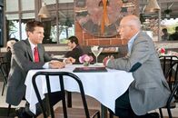 Wie ausgewechselt – Jason Bateman (Dave), Alan Arkin (Mitchs Vater).