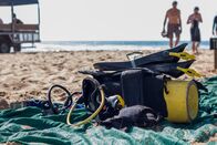 Die Urlaubs-Docs – Scuba gear laying on the beach