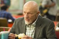 Community – Professor Hickey (Jonathan Banks) hat so seine eigenen Ansichten, wie sich ein Dozent zu verhalten hat - und versucht diese, an Jeff weiterzugeben ...