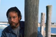 Der weiße Hai – Meeresbiologe Matt Hooper (Richard Dreyfuss) glaubt an die Existenz des Hais und plädiert dafür, die Strände zu schließen.