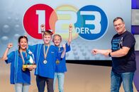 1, 2 oder 3 – Das blaue Team aus Bielefeld/Deutschland mit Elton.