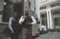 Inside Man – Der New York Cop Keith Frazier (Denzel Washington, r.) muss sich Anschuldigungen aus den eigenen Reihen erwehren, als er und sein Partner Bill Mitchell (Chiwetel Ejiofor, l.) zu einem Banküberfall in der Innenstadt gerufen werden. Dort müssen die Cops erkennen, dass der Bankräuber Dalton Russell einen perfekten Plan ausgetüftelt hat und auf alle Eventualitäten vorbereitet ist ...
