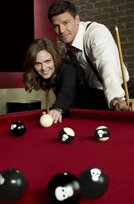 Bones - Die Knochenjägerin – TOP CRIME - 1A TV NELLA FOTO: EMILY DESCHANEL (DR. TEMPERANCE BRENNAN) E DAVID BOREANAZ (SEELEY BOOTH)