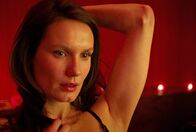Amour fou: La Maison - Haus der Lust – Die anderen Mitarbeiterinnen im Bordell wissen nichts davon, dass Emma (Ana Girardot) ein Buch über ihre Erfahrungen schreiben wird.