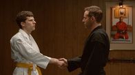 Die Kunst der Selbstverteidigung – L-R: Casey (Jesse Eisenberg), Sensei (Alessandro Nivola)