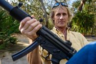 Airplane Repo - Die Inkasso-Piloten – Mike Kennedy carrying a gun.