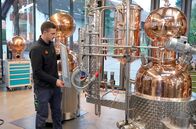 Handwerkskunst! – Clemens Müller ist die vierte Generation, die Destillen baut