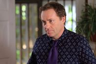 Death in Paradise – DI Jack Mooney (Ardal O'Hanlon) ermittelt im professionellen Poker Milieu.