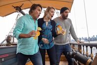 No tomorrow – (v.l.n.r.) Greg Covington (Ted McGinley); Evie Covington (Tori Anderson); Xavier Holliday (Joshua Sasse)
