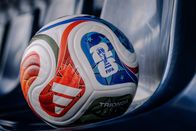 Fußball: Weltmeisterschaft – Der "FIFA WORLD CUP 26™ TRIONDA PRO BALL"